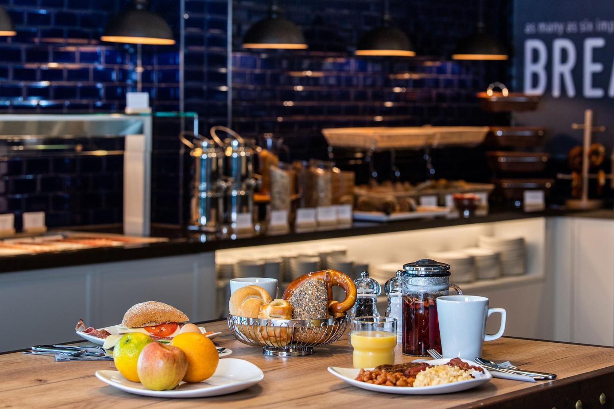 Premier Inn Koeln City Centre ภายนอก รูปภาพ